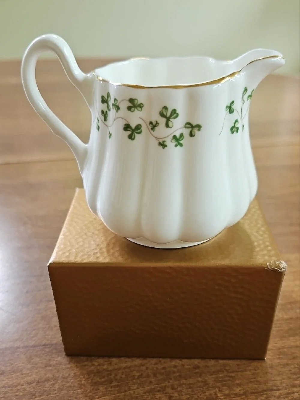 ROYAL TARA Fine Bone China Shamrock Creamer & Open Sugar Bowl